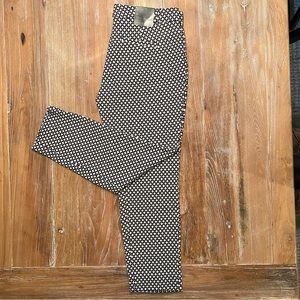 Banana Republic Sloan Mid-Rise Crop Length White & Black Checkered pant. Size 6